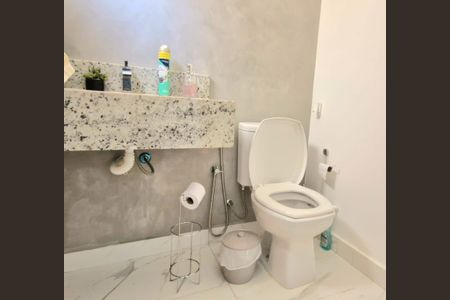 Casa de condomínio à venda com 360m², 3 quartos e 2 vagasBanheiro social 