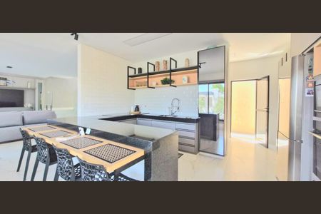 Casa de condomínio à venda com 360m², 3 quartos e 2 vagasCozinha