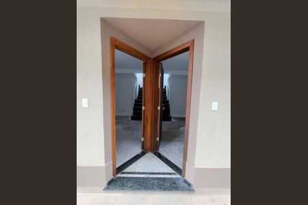 Casa à venda com 97m², 3 quartos e 2 vagas