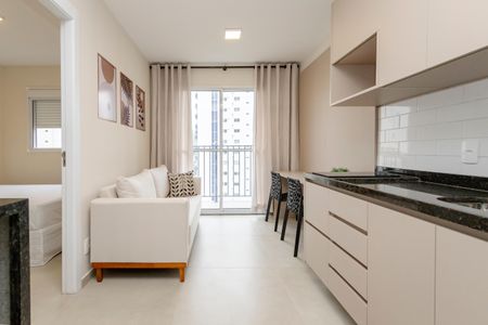Sala/Cozinha de apartamento à venda com 1 quarto, 27m² em Campo Belo, São Paulo