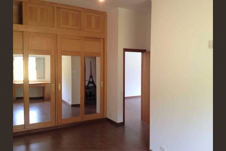 Casa à venda com 4 quartos, 215m² em Jardim Londrina, São Paulo