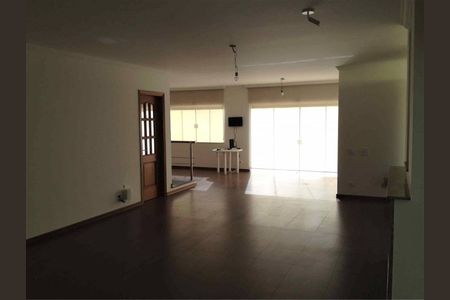 Casa à venda com 4 quartos, 215m² em Jardim Londrina, São Paulo