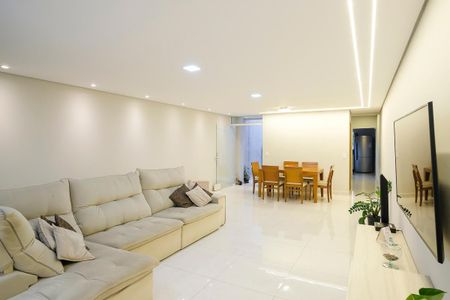 Casa à venda com 220m², 3 quartos e 4 vagasSala