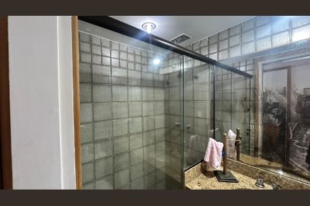 Apartamento à venda com 136m², 4 quartos e 2 vagasBanheiro social