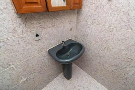 Casa à venda com 70m², 2 quartos e sem vaga Casa à venda com 70m², 2 quartos e sem vagaBanheiro