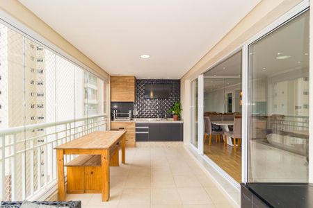 Apartamento à venda com 126m², 3 quartos e 2 vagasVaranda