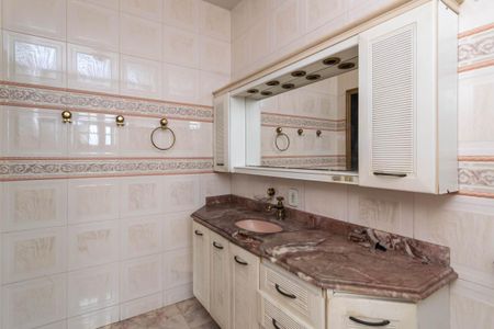 Casa à venda com 280m², 3 quartos e 2 vagasBanheiro da Suíte