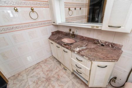 Casa à venda com 280m², 3 quartos e 2 vagasBanheiro da Suíte