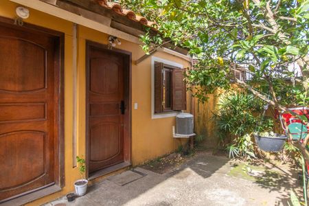 Casa de condomínio à venda com 65m², 2 quartos e 1 vagaFachada