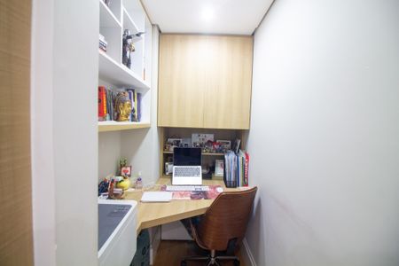 Apartamento à venda com 220m², 3 quartos e 3 vagasEscritório