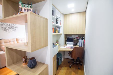 Apartamento à venda com 220m², 3 quartos e 3 vagasEscritório