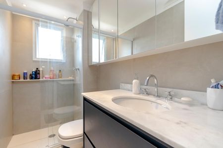 Banheiro da Suíte de apartamento para alugar com 2 quartos, 84m² em Santo Amaro, São Paulo