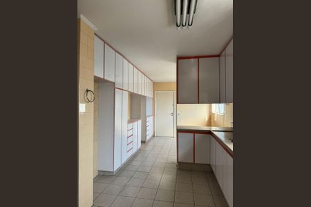 Apartamento à venda com 227m², 3 quartos e 2 vagas Apartamento à venda com 227m², 3 quartos e 2 vagasFoto 07