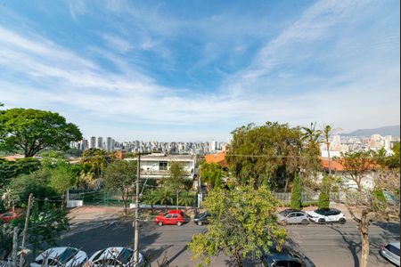 Casa à venda com 400m², 4 quartos e 4 vagas Casa à venda com 400m², 4 quartos e 4 vagasVaranda dos Quartos