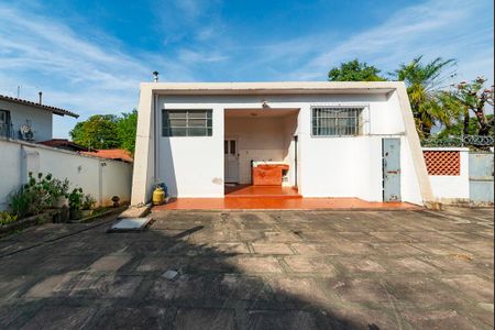 Casa à venda com 400m², 4 quartos e 4 vagas Casa à venda com 400m², 4 quartos e 4 vagasQuintal