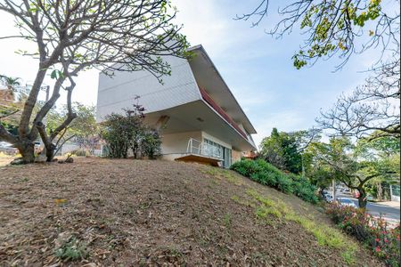 Casa à venda com 400m², 4 quartos e 4 vagas Casa à venda com 400m², 4 quartos e 4 vagasJardim