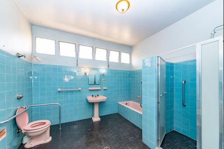 Casa à venda com 400m², 4 quartos e 4 vagas Casa à venda com 400m², 4 quartos e 4 vagasBanheiro Social