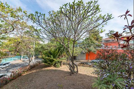 Casa à venda com 400m², 4 quartos e 4 vagas Casa à venda com 400m², 4 quartos e 4 vagasJardim