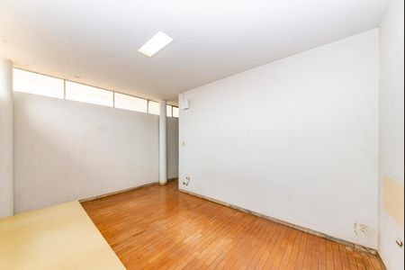 Casa à venda com 400m², 4 quartos e 4 vagas Casa à venda com 400m², 4 quartos e 4 vagasEscritório