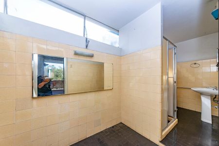 Casa à venda com 400m², 4 quartos e 4 vagas Casa à venda com 400m², 4 quartos e 4 vagasBanheiro da Suíte