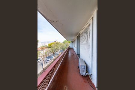 Casa à venda com 400m², 4 quartos e 4 vagas Casa à venda com 400m², 4 quartos e 4 vagasVaranda dos Quartos