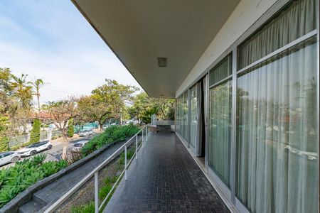 Casa à venda com 400m², 4 quartos e 4 vagas Casa à venda com 400m², 4 quartos e 4 vagasVaranda da Sala 1