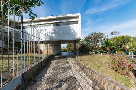 Casa à venda com 400m², 4 quartos e 4 vagas Casa à venda com 400m², 4 quartos e 4 vagasGaragem