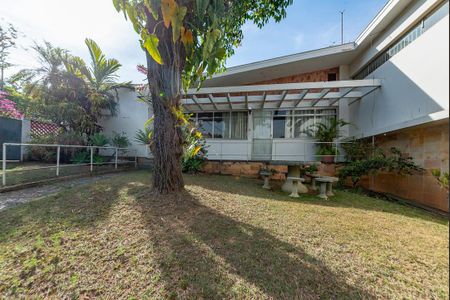 Casa à venda com 400m², 4 quartos e 4 vagas Casa à venda com 400m², 4 quartos e 4 vagasJardim