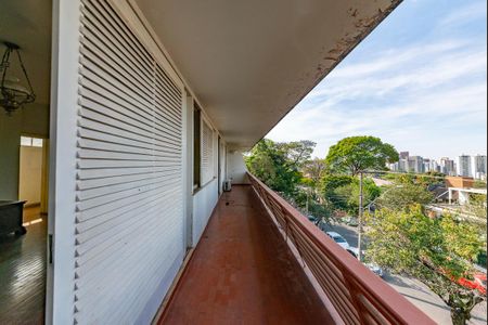 Casa à venda com 400m², 4 quartos e 4 vagas Casa à venda com 400m², 4 quartos e 4 vagasVaranda dos Quartos