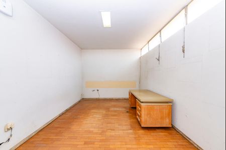 Casa à venda com 400m², 4 quartos e 4 vagas Casa à venda com 400m², 4 quartos e 4 vagasEscritório