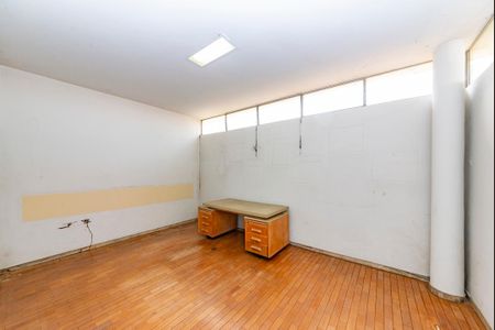 Casa à venda com 400m², 4 quartos e 4 vagas Casa à venda com 400m², 4 quartos e 4 vagasEscritório