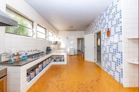 Casa à venda com 400m², 4 quartos e 4 vagas Casa à venda com 400m², 4 quartos e 4 vagasCozinha