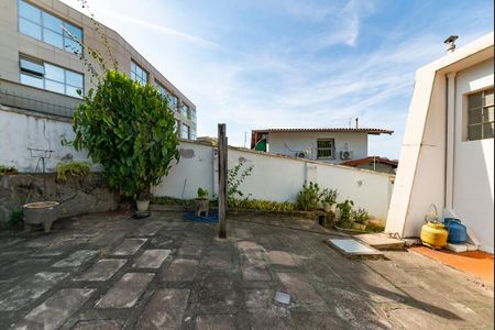 Casa à venda com 400m², 4 quartos e 4 vagas Casa à venda com 400m², 4 quartos e 4 vagasQuintal