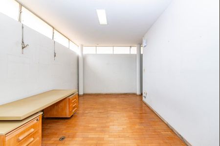 Casa à venda com 400m², 4 quartos e 4 vagas Casa à venda com 400m², 4 quartos e 4 vagasEscritório