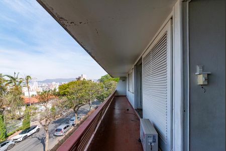 Casa à venda com 400m², 4 quartos e 4 vagas Casa à venda com 400m², 4 quartos e 4 vagasVaranda dos Quartos