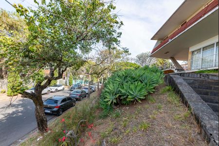 Casa à venda com 400m², 4 quartos e 4 vagas Casa à venda com 400m², 4 quartos e 4 vagasJardim