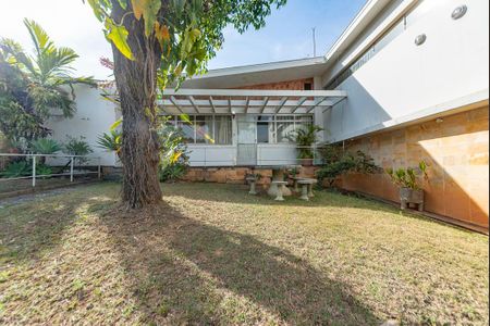 Casa à venda com 400m², 4 quartos e 4 vagas Casa à venda com 400m², 4 quartos e 4 vagasJardim
