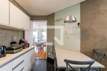 Apartamento à venda com 417m², 4 quartos e 4 vagasCozinha 3