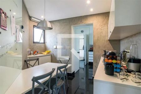 Apartamento à venda com 417m², 4 quartos e 4 vagasCozinha 3
