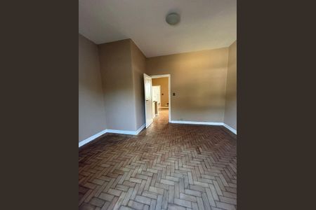 Casa à venda com 7 quartos, 324m² em Cambuci, São Paulo