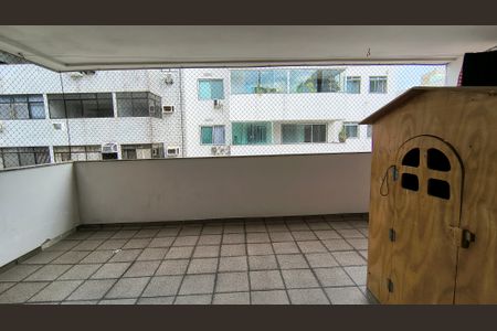 Apartamento à venda com 180m², 5 quartos e 2 vagasVaranda da Suíte e Quarto 2