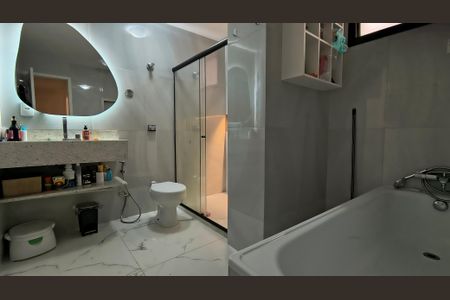 Apartamento à venda com 180m², 5 quartos e 2 vagasBanheiro da Suíte