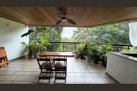 Apartamento à venda com 180m², 5 quartos e 2 vagasVaranda