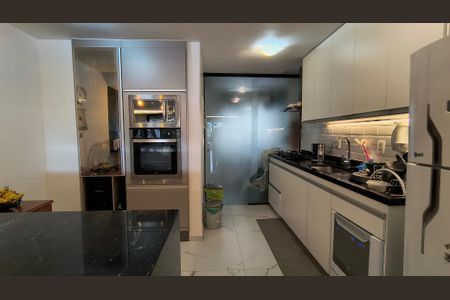 Apartamento à venda com 180m², 5 quartos e 2 vagasCozinha e Área de Serviço