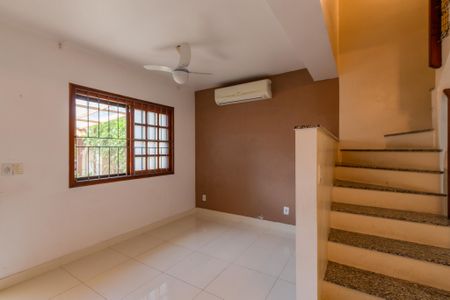 Sala de casa à venda com 2 quartos, 77m² em Hípica, Porto Alegre