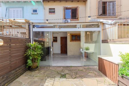 Casa à venda com 77m², 2 quartos e 1 vaga Casa à venda com 77m², 2 quartos e 1 vagaQuintal