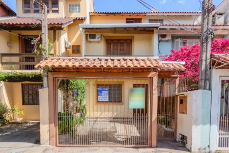 Casa à venda com 77m², 2 quartos e 1 vaga Casa à venda com 77m², 2 quartos e 1 vagaFachada