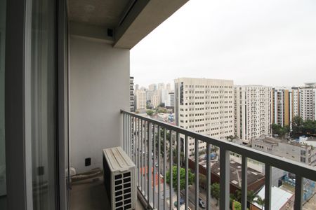 Varanda de kitnet/studio para alugar com 1 quarto, 28m² em Indianópolis, São Paulo