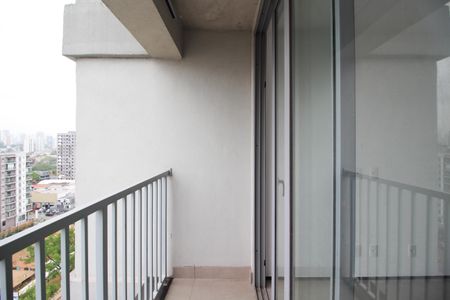 Varanda de kitnet/studio para alugar com 1 quarto, 28m² em Indianópolis, São Paulo