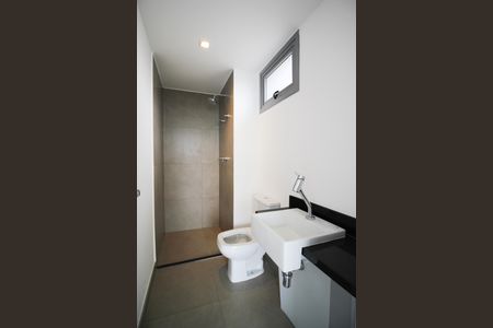 Banheiro de kitnet/studio para alugar com 1 quarto, 28m² em Indianópolis, São Paulo